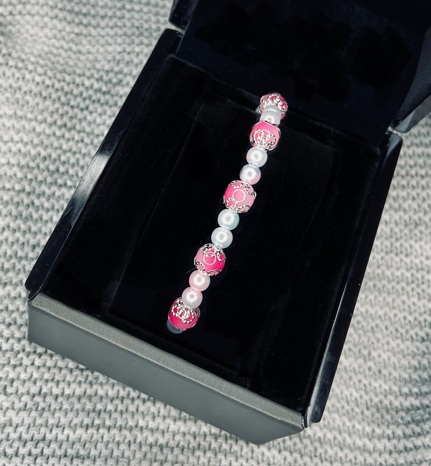 Jemný perlový s Květinovým dekorem